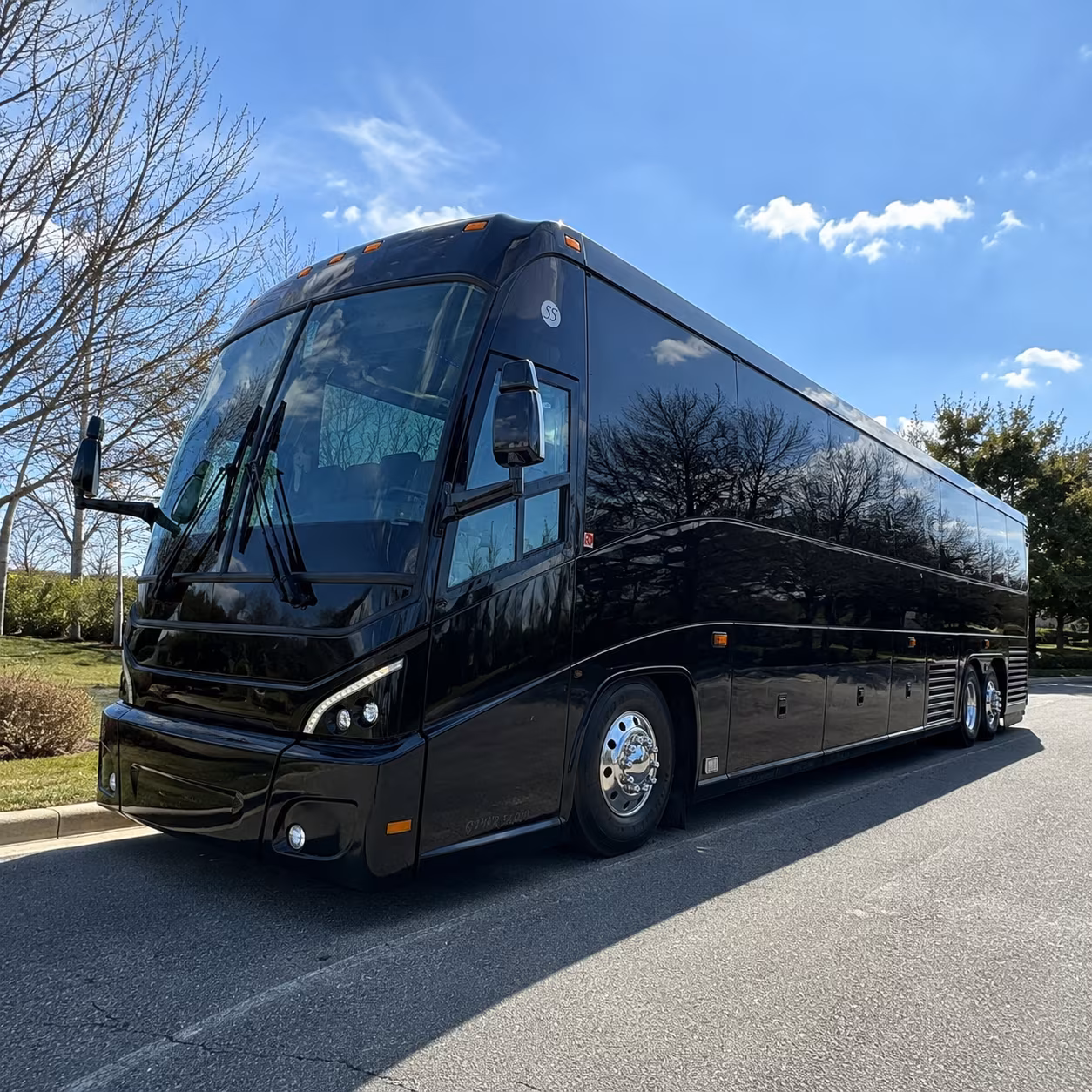airport shuttles from farmington hills to dtw for corporate travelers