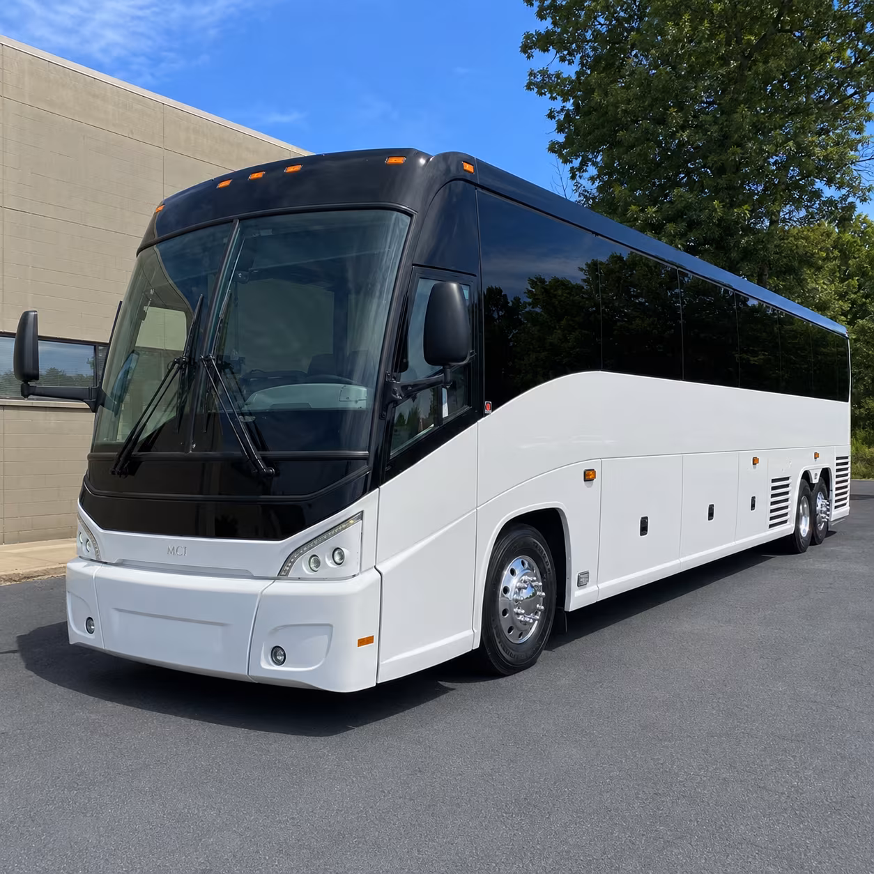 charter a bus from farmington hills to chicago columbus or cleveland