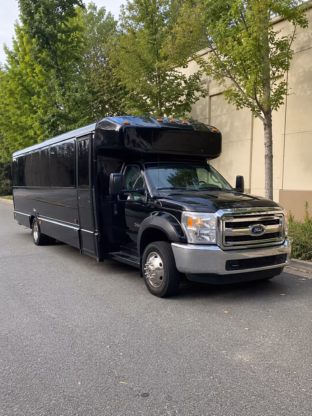 farmington hills concert party bus rental 2